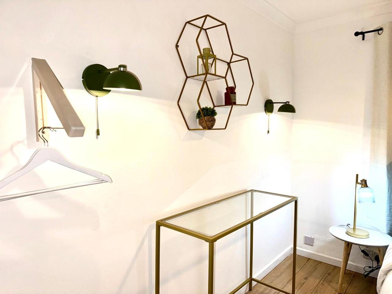 Rnm - Business Professionals Ready, Cost Effective For Large Stays! 3 Bedroom Lounge, Private Access & Entire Place, Kitchen & Washroom With Amenities, Smart Tv, Easy Access, Fast Wifi, Large Driveway, Great Transport Links, Near Worcester Hospital A Kültér fotó