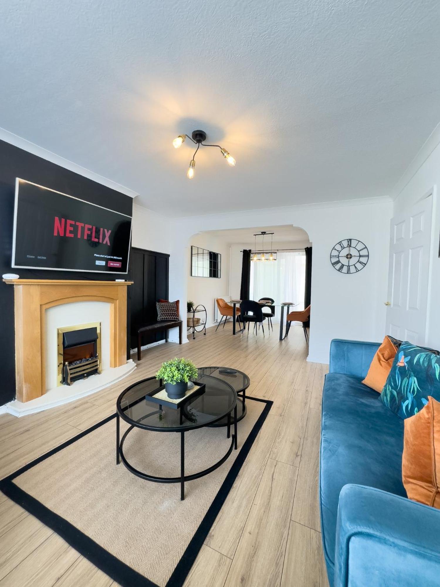 Rnm - Business Professionals Ready, Cost Effective For Large Stays! 3 Bedroom Lounge, Private Access & Entire Place, Kitchen & Washroom With Amenities, Smart Tv, Easy Access, Fast Wifi, Large Driveway, Great Transport Links, Near Worcester Hospital A Kültér fotó