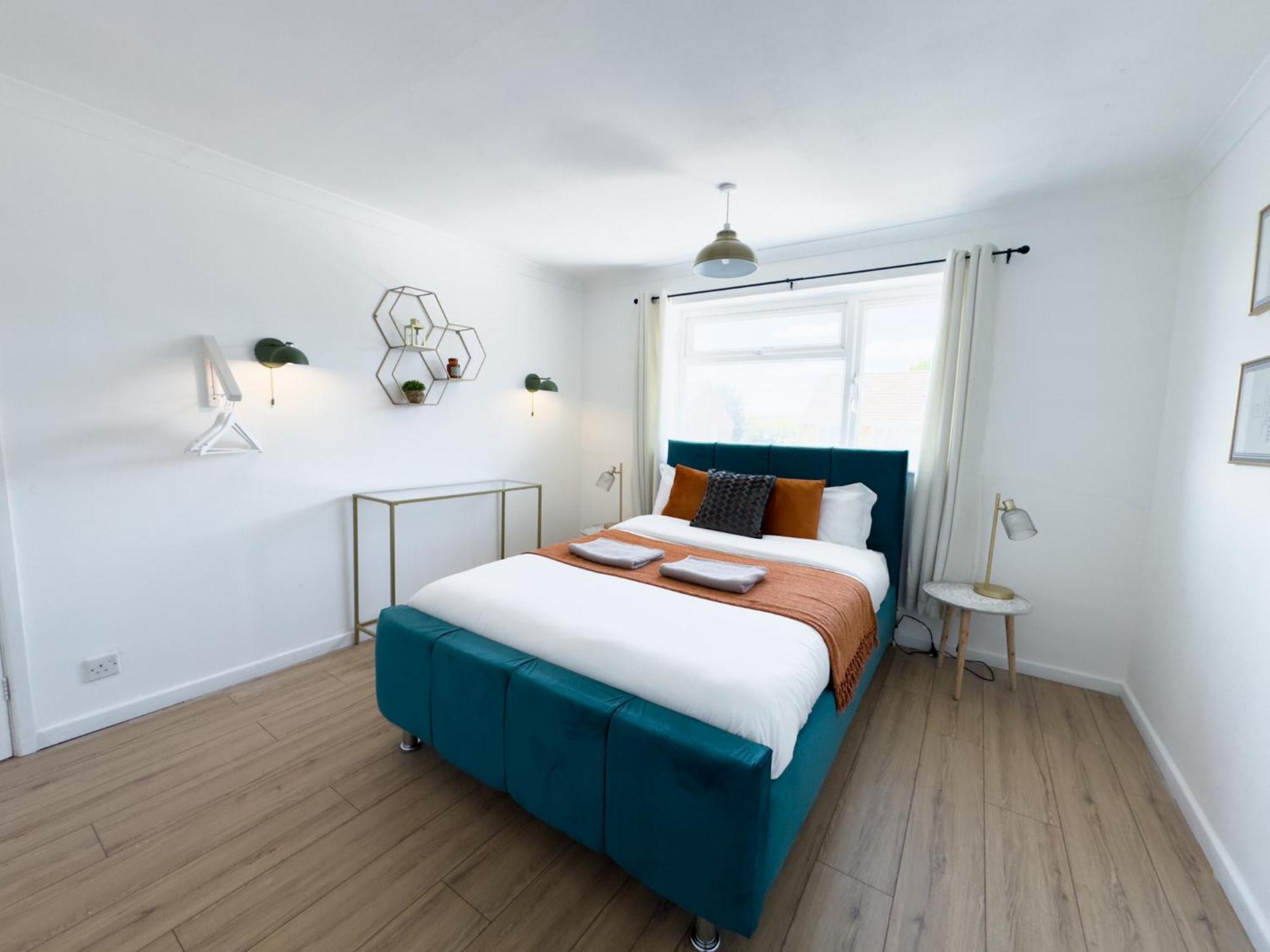 Rnm - Business Professionals Ready, Cost Effective For Large Stays! 3 Bedroom Lounge, Private Access & Entire Place, Kitchen & Washroom With Amenities, Smart Tv, Easy Access, Fast Wifi, Large Driveway, Great Transport Links, Near Worcester Hospital A Kültér fotó