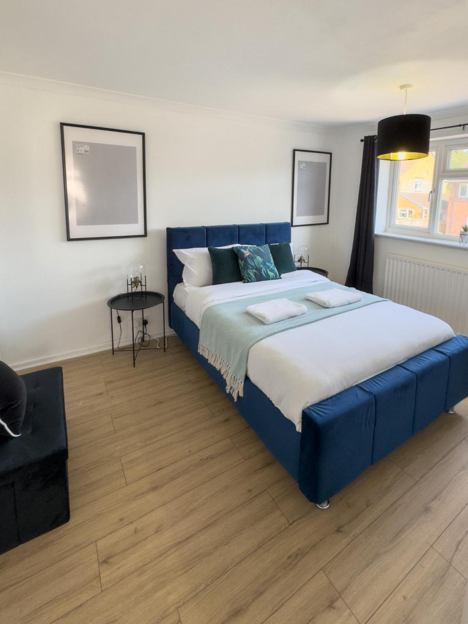 Rnm - Business Professionals Ready, Cost Effective For Large Stays! 3 Bedroom Lounge, Private Access & Entire Place, Kitchen & Washroom With Amenities, Smart Tv, Easy Access, Fast Wifi, Large Driveway, Great Transport Links, Near Worcester Hospital A Kültér fotó